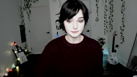 Ella online show from December 15, 2025, 4:11 pm