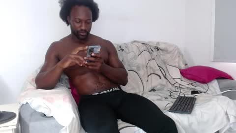 Twtter 1MikeBeckford            Onlyfns beckfordmike online show from February 9, 2026, 12:42 pm