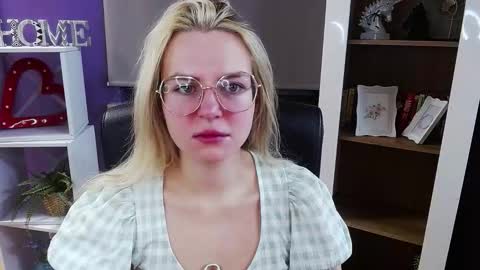 Z O E Y online show from February 4, 2026, 5:46 am