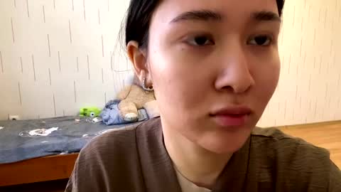 Mila online show from April 17, 2026, 3:15 pm