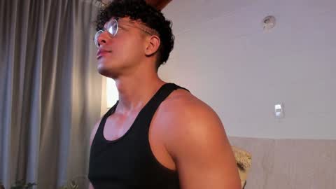 Snapshot of blake_levi chatting on December 27, 2024, 1:43 am Blake Levi Independent Model online show from December 27, 2024, 1:43 am