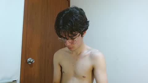 Snapshot of blakeshatter chatting on December 15, 2024, 7:21 pm blakeshatter online show from December 15, 2024, 7:21 pm