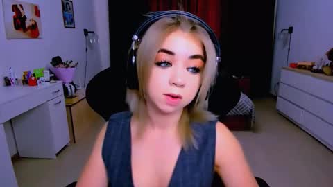 Nicole online show from September 12, 2025, 8:58 am