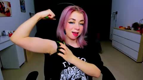 Nicole online show from January 20, 2025, 2:14 pm