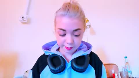 Nicole online show from February 26, 2025, 12:14 pm