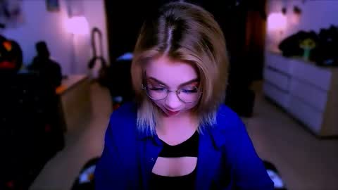 Nicole online show from October 30, 2025, 6:59 am