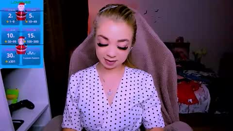 Nicole online show from December 15, 2025, 1:59 pm