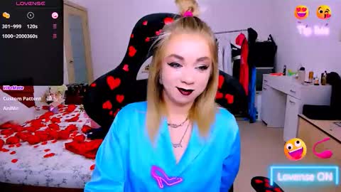 Nicole online show from February 19, 2026, 3:57 am