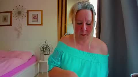 Nicole online show from March 16, 2026, 3:27 pm