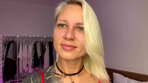 blonde_fuck_couple online show from March 22, 2026, 12:14 am