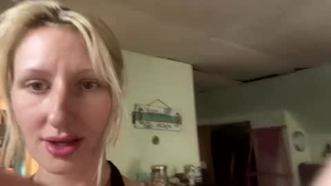 Gia  online show from September 16, 2025, 4:41 pm