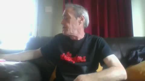 bloody52 online show from January 18, 2026, 1:59 pm