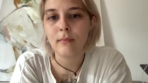 Snapshot of bloom_ella chatting on July 4, 2026, 8:42 am Ella online show from July 4, 2026, 8:42 am