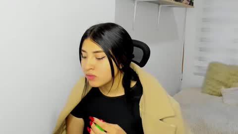 bloom_flower1 online show from December 19, 2025, 11:28 am