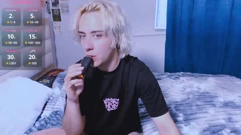 blooming_soul online show from April 17, 2026, 8:39 am