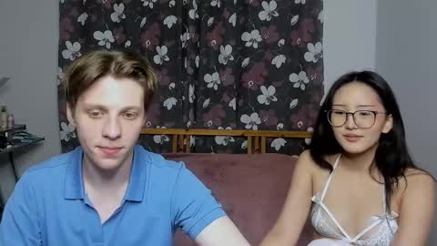 Snapshot of blossomandbee chatting on October 16, 2025, 7:15 pm Sasha and Maria online show from October 16, 2025, 7:15 pm