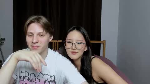 Snapshot of blossomandbee chatting on November 3, 2025, 8:21 pm Sasha and Maria online show from November 3, 2025, 8:21 pm