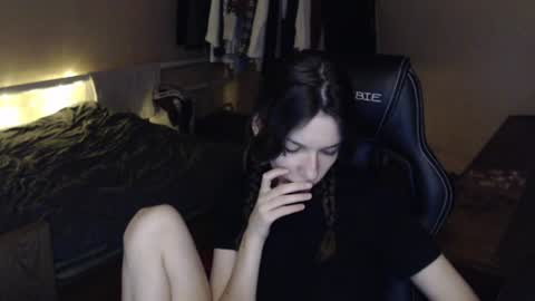 blue__velvet_ online show from June 24, 2026, 8:41 pm