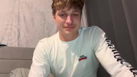 Snapshot of blue_eyed_beau chatting on April 1, 2026, 3:29 am Beau online show from April 1, 2026, 3:29 am