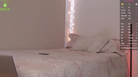 Blue online show from October 3, 2025, 2:47 pm