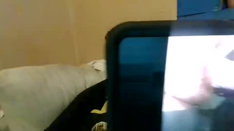 Snapshot of bluedemoneyes1986 chatting on February 10, 2025, 4:08 am bluedemoneyes1986 online show from February 10, 2025, 4:08 am