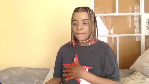 Snapshot of bluedi622952 chatting on December 1, 2025, 11:26 am Tee online show from December 1, 2025, 11:26 am