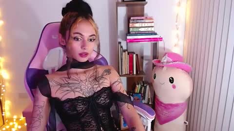 Im Abril .. Nice to meet you  thumb up me please its important  INDEPENDENT MODEL online show from September 17, 2025, 1:51 am