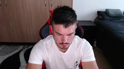 blueeyeboy0 online show from January 13, 2025, 12:35 pm