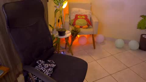 FLORAA online show from April 15, 2026, 6:48 pm