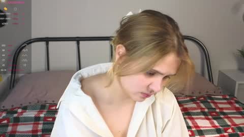 Snapshot of blytheaven chatting on December 18, 2024, 8:14 pm Erica online show from December 18, 2024, 8:14 pm