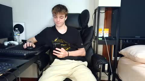 bobby72738 online show from September 28, 2025, 11:54 pm