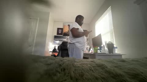 Luv bug  online show from March 28, 2026, 9:47 pm