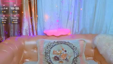 Mia online show from November 13, 2025, 11:47 pm