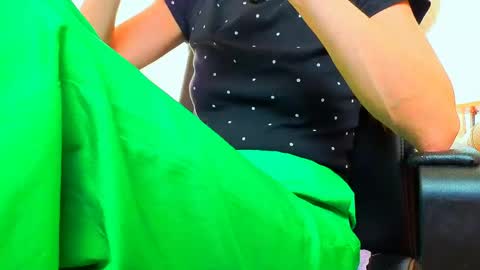 Mia online show from April 14, 2026, 2:39 am