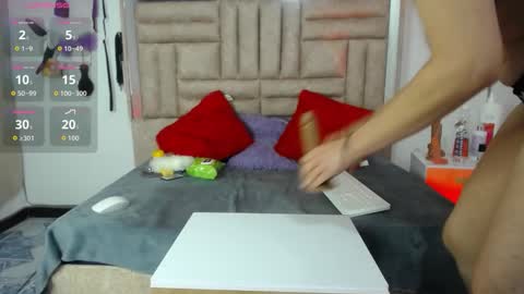 bombom_lux online show from March 10, 2026, 4:06 am