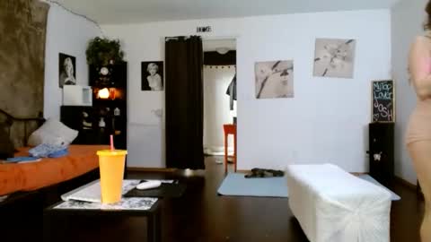 BombshellBaeby online show from April 7, 2026, 2:01 am