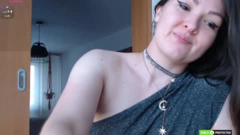 Snapshot of bon_appetits69 chatting on December 10, 2024, 11:32 am Luthien online show from December 10, 2024, 11:32 am