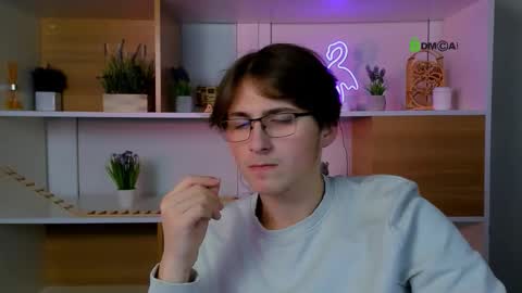 bondi_vv online show from December 15, 2025, 8:13 pm