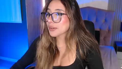 bonnali_lune online show from July 18, 2026, 12:59 am