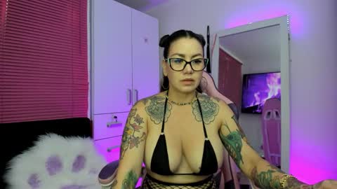 Snapshot of bonnie_ray40 chatting on February 11, 2026, 7:19 pm bonnie online show from February 11, 2026, 7:19 pm