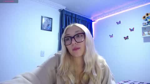 Snapshot of bonny_clyde_xx_ chatting on April 22, 2026, 3:53 am Soffy Brooks Independent model online show from April 22, 2026, 3:53 am