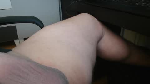 Snapshot of bonobooy chatting on January 1, 2025, 3:35 pm Bonobooy online show from January 1, 2025, 3:35 pm