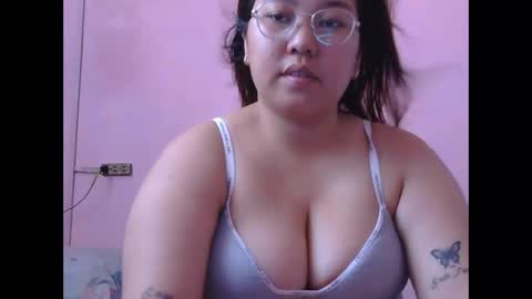 Snapshot of boobsiemarie chatting on June 11, 2026, 6:55 am MommyMarie-Singlemom of 2. online show from June 11, 2026, 6:55 am