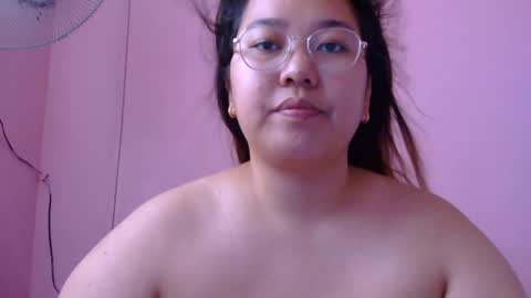 Snapshot of boobsiemarie chatting on July 13, 2026, 5:21 am MommyMarie-Singlemom of 2. online show from July 13, 2026, 5:21 am