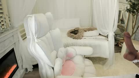 Miley online show from February 26, 2025, 2:26 am