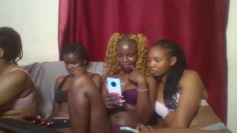 Snapshot of bootie_caramel chatting on February 26, 2025, 5:17 pm bootie_caramel online show from February 26, 2025, 5:17 pm