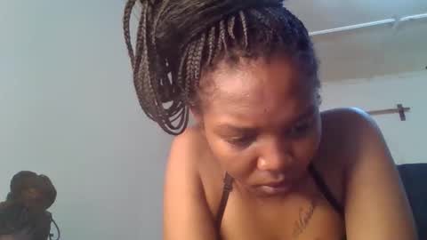 Snapshot of bootie_caramel chatting on November 8, 2025, 8:36 am bootie_caramel online show from November 8, 2025, 8:36 am
