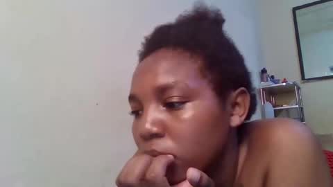 Snapshot of bootie_caramel chatting on November 9, 2025, 8:12 am bootie_caramel online show from November 9, 2025, 8:12 am