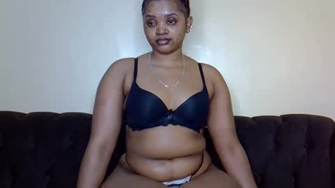 Snapshot of bootieshakess chatting on February 3, 2025, 3:27 pm bootieshakess online show from February 3, 2025, 3:27 pm