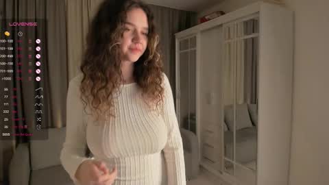 Ella online show from October 3, 2025, 7:22 pm
